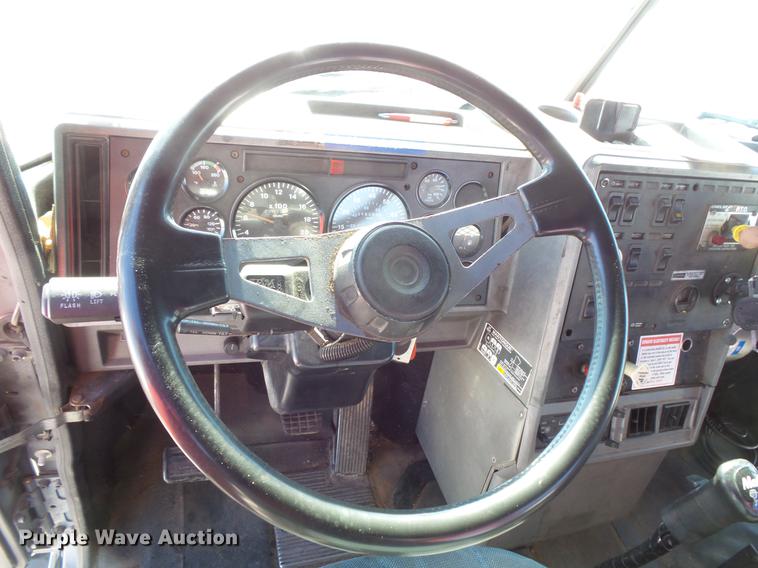 image for item DV9597 1993 Mack CH613 flatbed truck