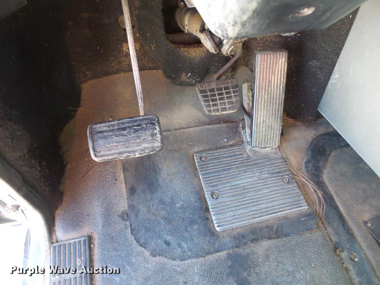 image for item DV9597 1993 Mack CH613 flatbed truck