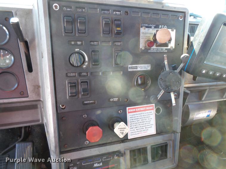 image for item DV9597 1993 Mack CH613 flatbed truck