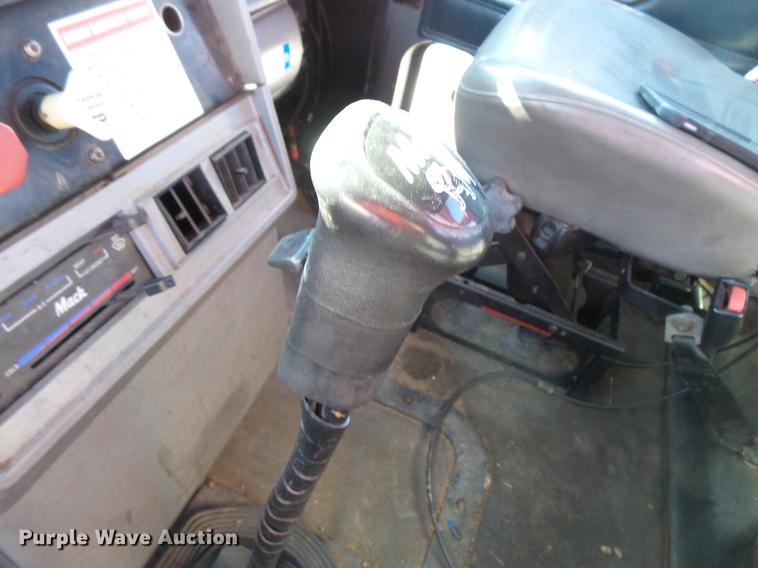 image for item DV9597 1993 Mack CH613 flatbed truck