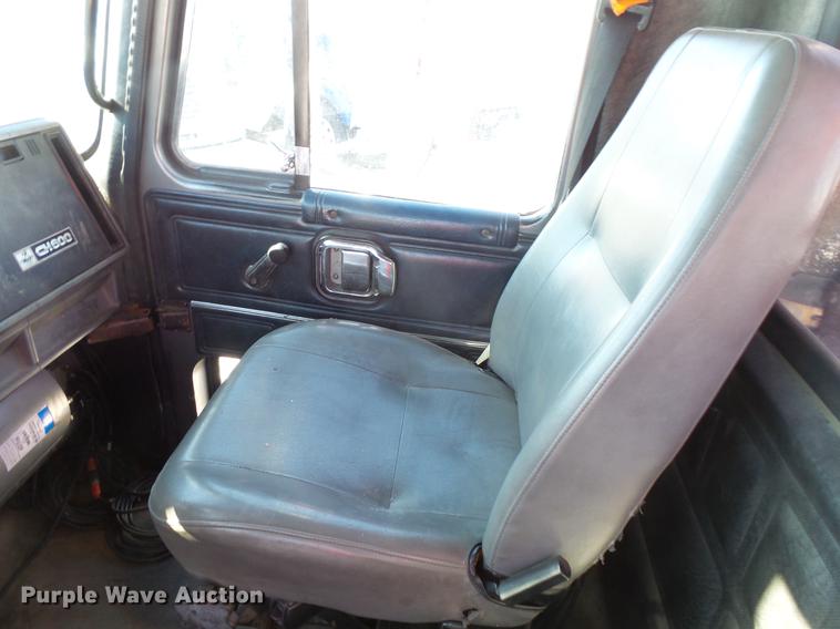 image for item DV9597 1993 Mack CH613 flatbed truck