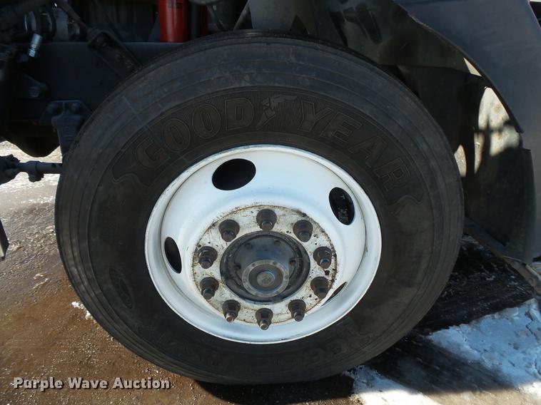 image for item DV9597 1993 Mack CH613 flatbed truck