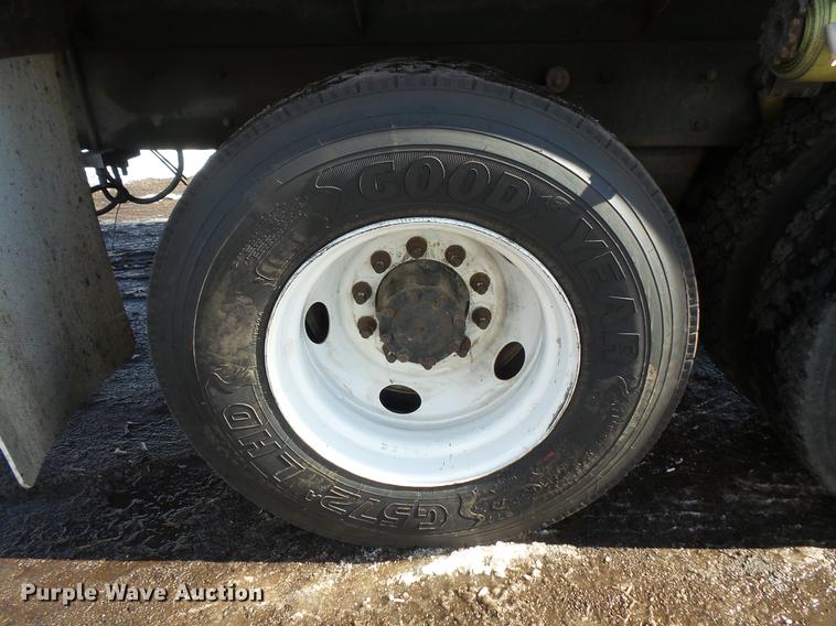 image for item DV9597 1993 Mack CH613 flatbed truck