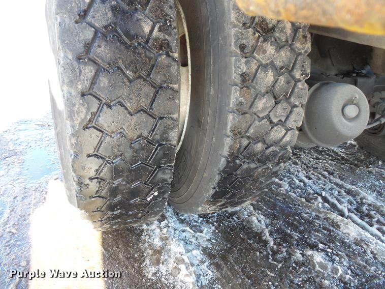 image for item DV9597 1993 Mack CH613 flatbed truck