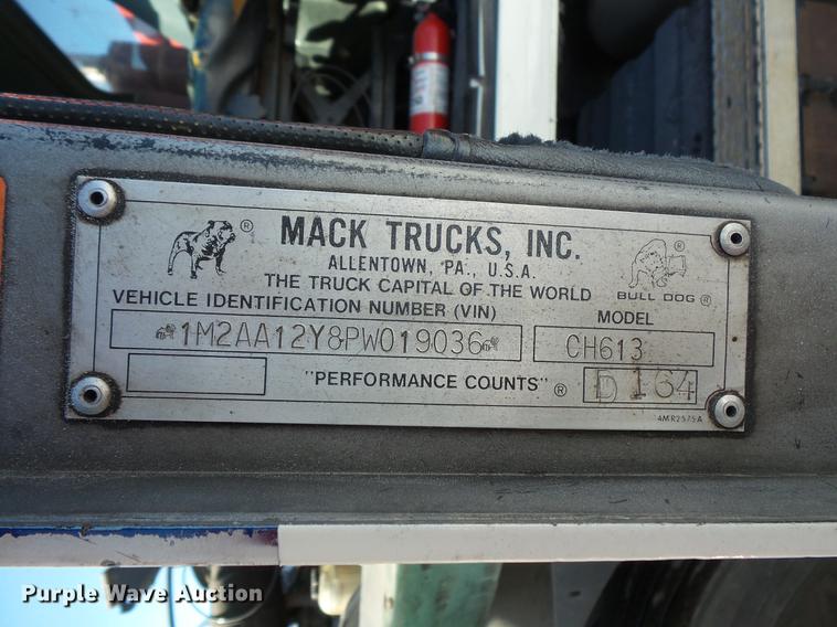 image for item DV9597 1993 Mack CH613 flatbed truck