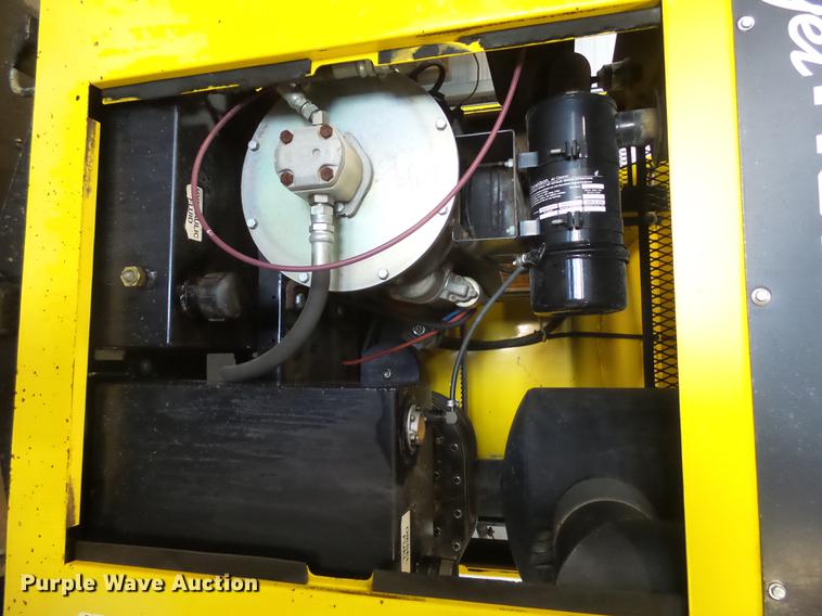 image for item DX9045 2005 Hurc-o-vac vac system