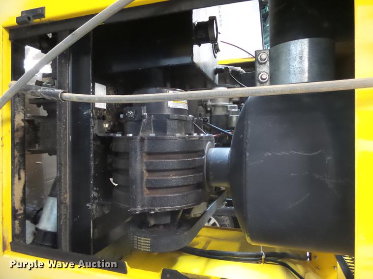 image for item DX9045 2005 Hurc-o-vac vac system