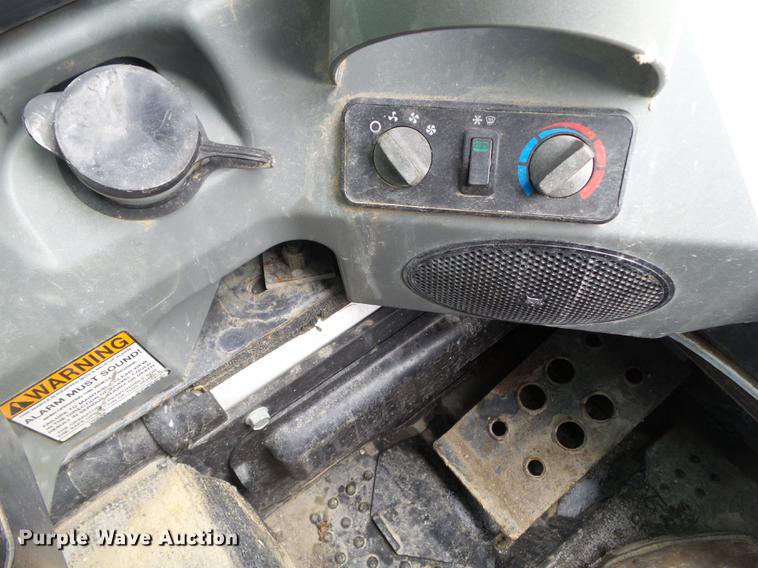 image for item DZ9252 2014 Bobcat T650 skid steer