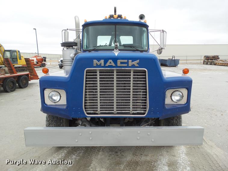 image for item DZ9253 1991 Mack RB690S roll off truck