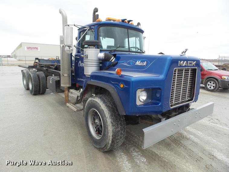 image for item DZ9253 1991 Mack RB690S roll off truck