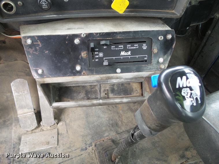 image for item DZ9253 1991 Mack RB690S roll off truck