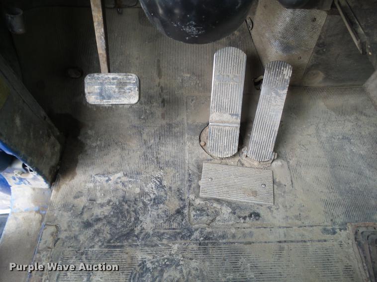 image for item DZ9253 1991 Mack RB690S roll off truck