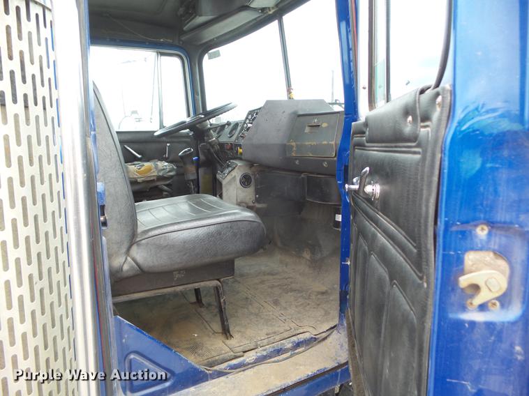 image for item DZ9253 1991 Mack RB690S roll off truck