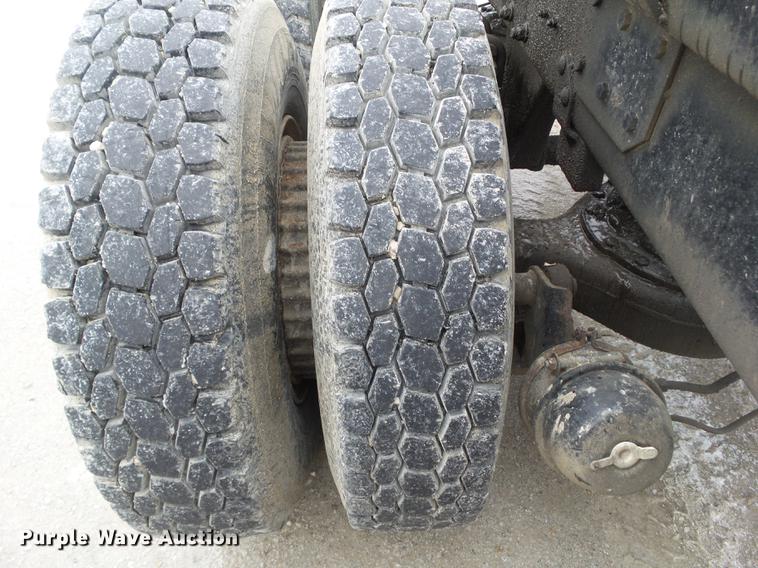 image for item DZ9253 1991 Mack RB690S roll off truck