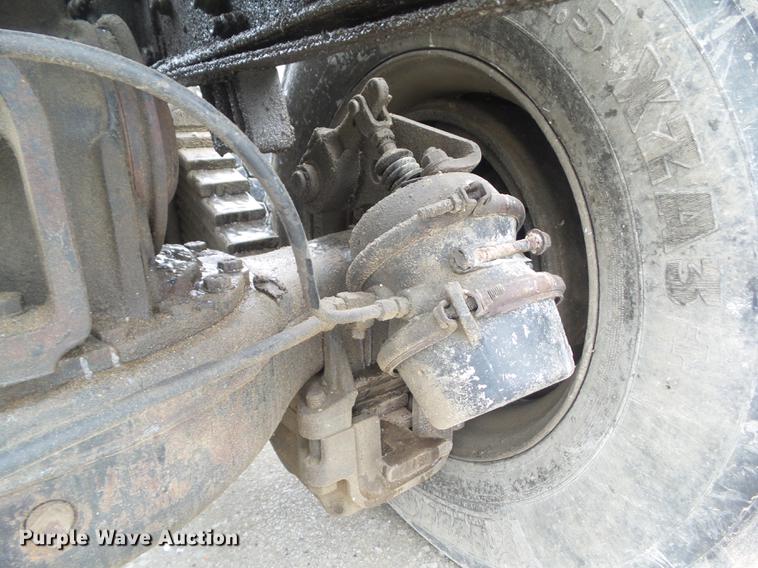 image for item DZ9253 1991 Mack RB690S roll off truck