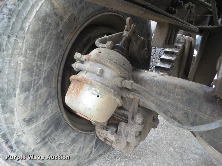 image for item DZ9253 1991 Mack RB690S roll off truck