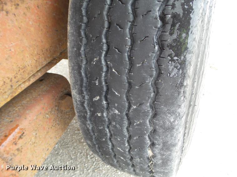 image for item DZ9260 2000 Belshe T-18-3EP equipment trailer