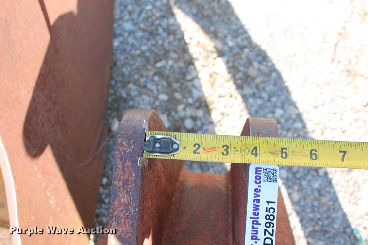 image for item DZ9851 12"W excavator bucket