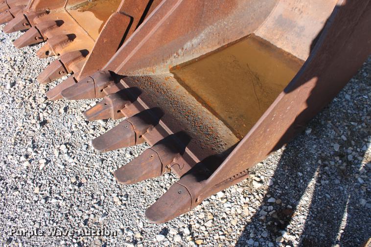 image for item DZ9852 36"W excavator bucket