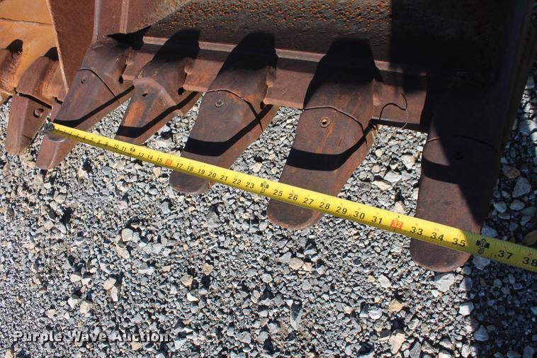 image for item DZ9852 36"W excavator bucket