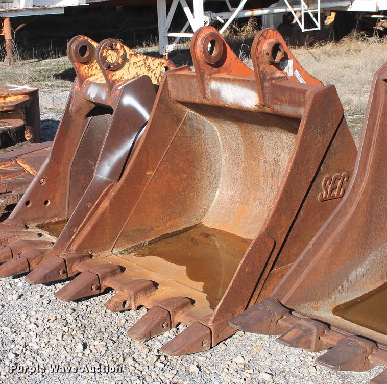 image for item DZ9853 SEC 42"W excavator bucket