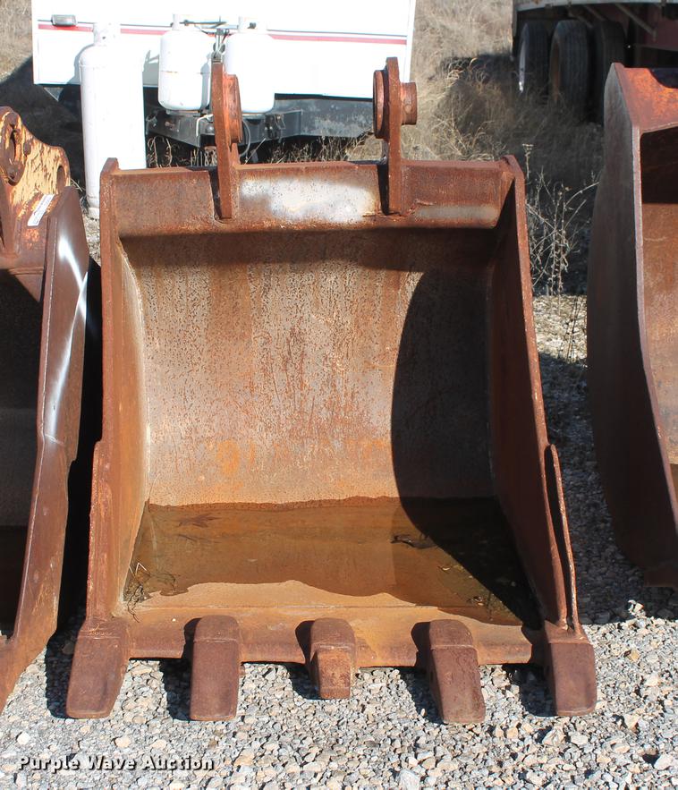 image for item DZ9853 SEC 42"W excavator bucket