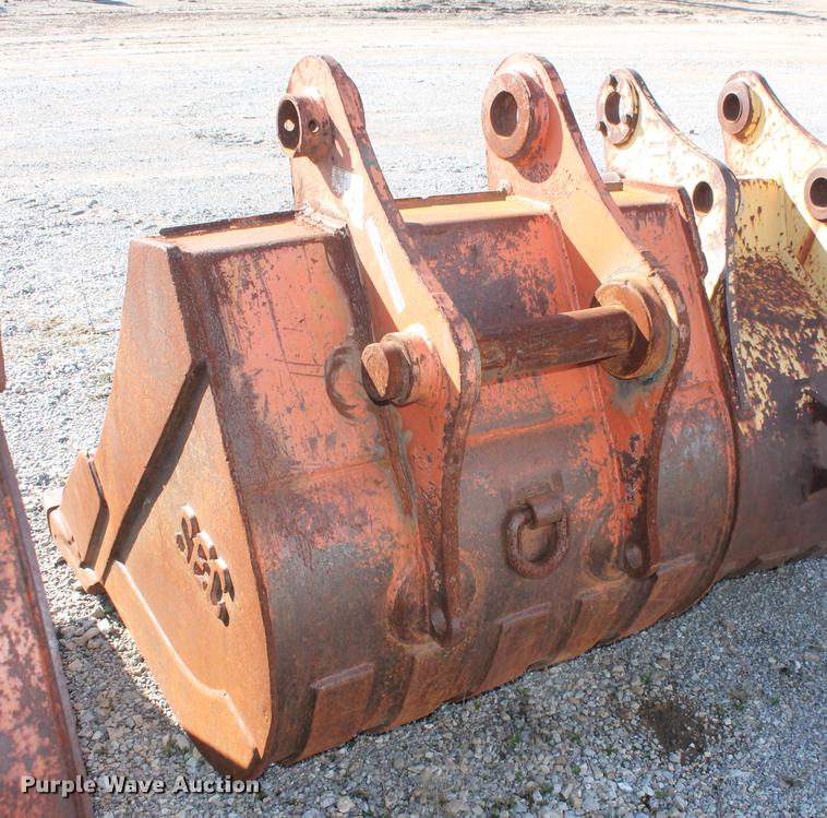 image for item DZ9853 SEC 42"W excavator bucket