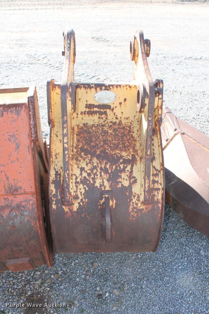 image for item DZ9854 John Deere 490E 24"W excavator bucket