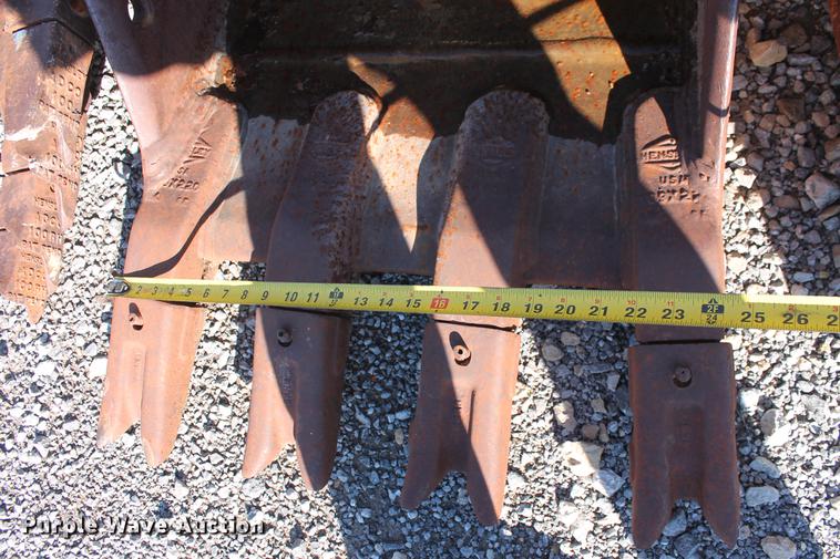 image for item DZ9854 John Deere 490E 24"W excavator bucket