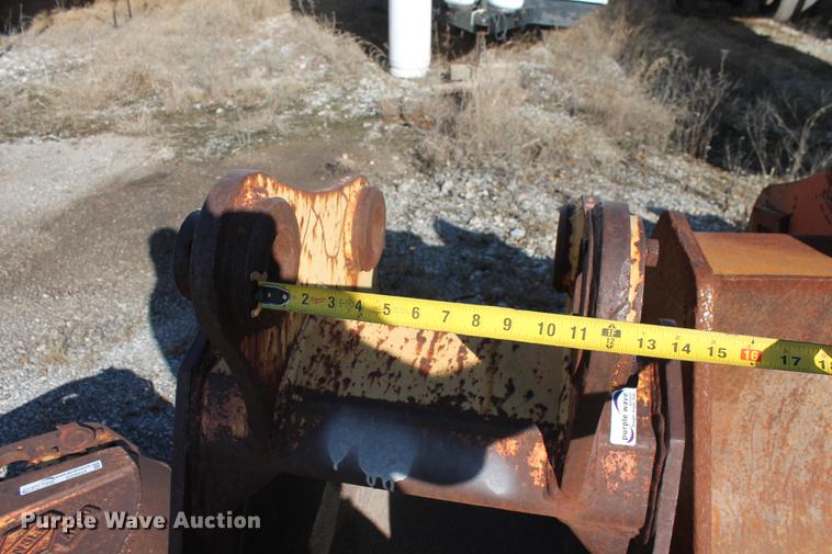 image for item DZ9854 John Deere 490E 24"W excavator bucket