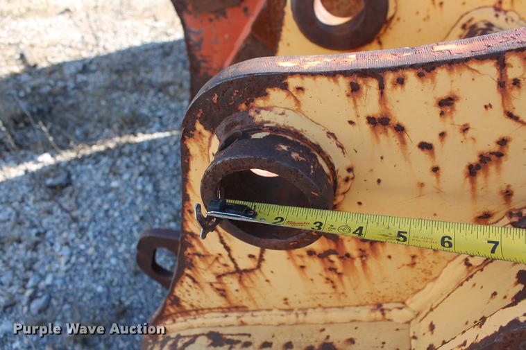 image for item DZ9854 John Deere 490E 24"W excavator bucket