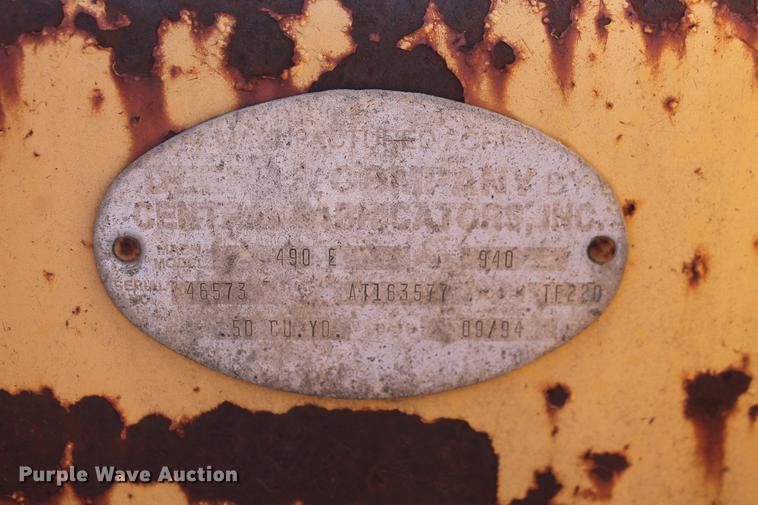 image for item DZ9854 John Deere 490E 24"W excavator bucket