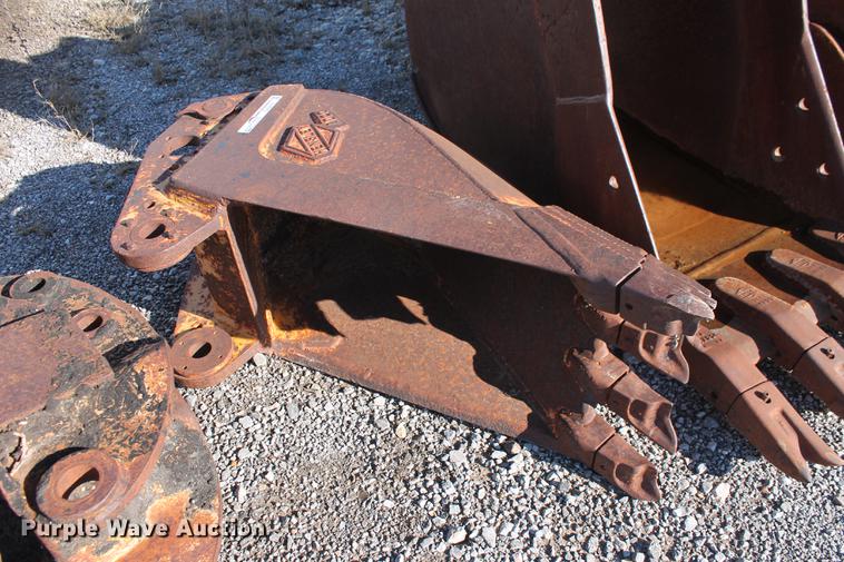 image for item DZ9855 Hensley 16"W V-bottom excavator rock bucket