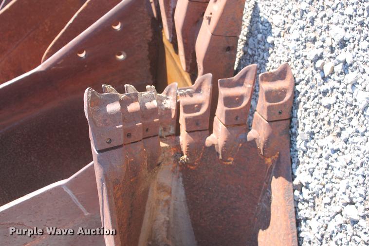 image for item DZ9855 Hensley 16"W V-bottom excavator rock bucket