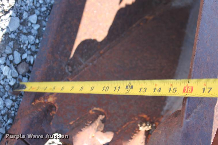 image for item DZ9855 Hensley 16"W V-bottom excavator rock bucket