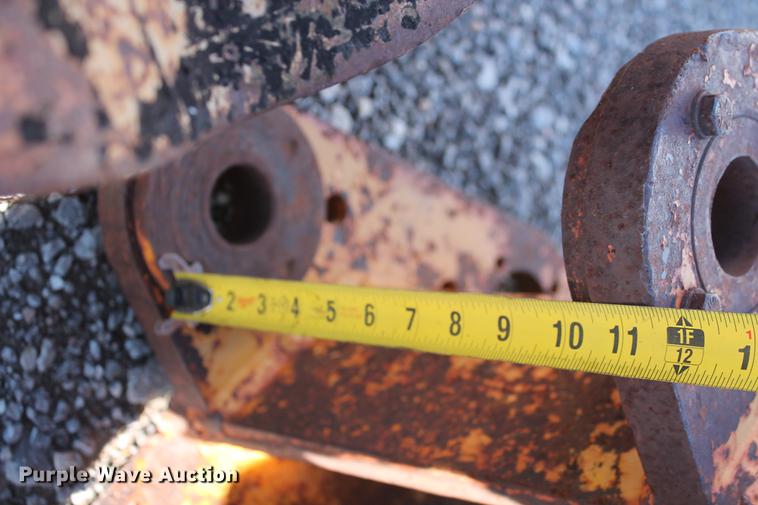 image for item DZ9855 Hensley 16"W V-bottom excavator rock bucket