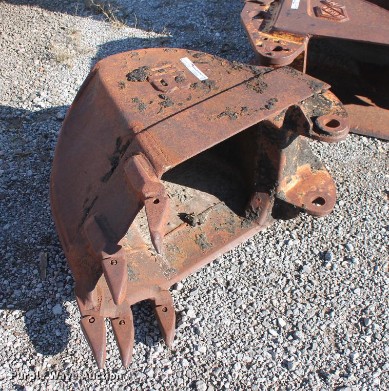 image for item DZ9856 WB 18"W V-bottom excavator rock bucket