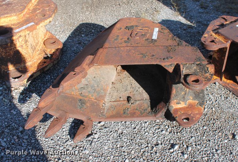 image for item DZ9856 WB 18"W V-bottom excavator rock bucket