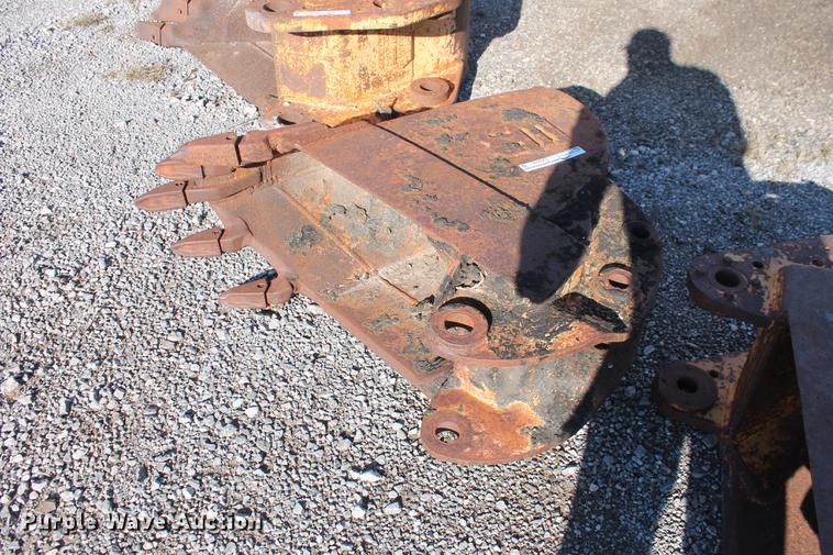 image for item DZ9856 WB 18"W V-bottom excavator rock bucket