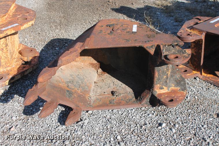 image for item DZ9856 WB 18"W V-bottom excavator rock bucket