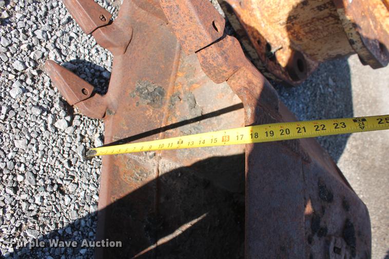 image for item DZ9856 WB 18"W V-bottom excavator rock bucket
