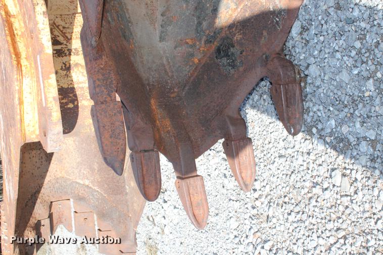 image for item DZ9856 WB 18"W V-bottom excavator rock bucket