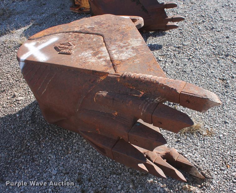 image for item DZ9857 Hensley 24"W V-bottom excavator rock bucket