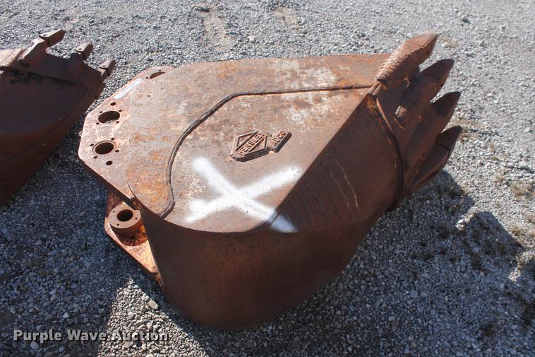 image for item DZ9857 Hensley 24"W V-bottom excavator rock bucket