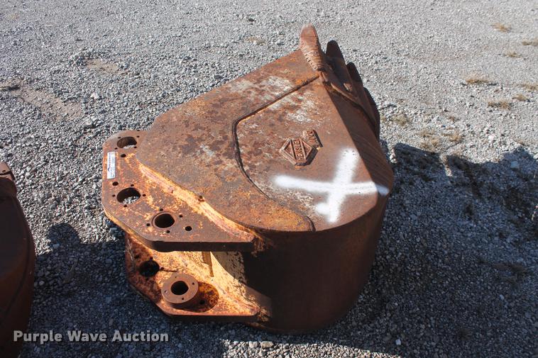 image for item DZ9857 Hensley 24"W V-bottom excavator rock bucket