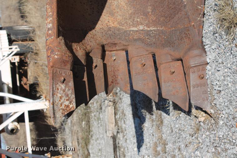 image for item DZ9857 Hensley 24"W V-bottom excavator rock bucket