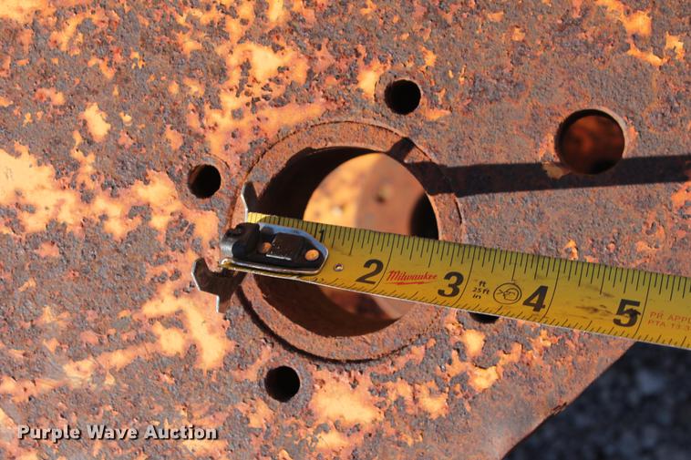 image for item DZ9857 Hensley 24"W V-bottom excavator rock bucket