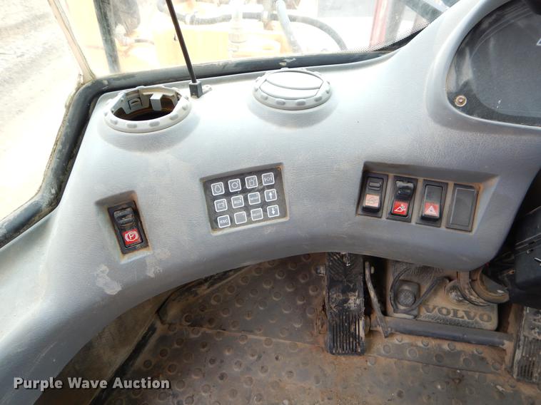 image for item EC9451 2004 Volvo L120E wheel loader