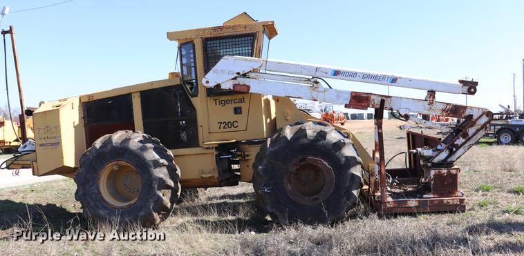 image for item EJ9764 Tigercat 720C feller buncher