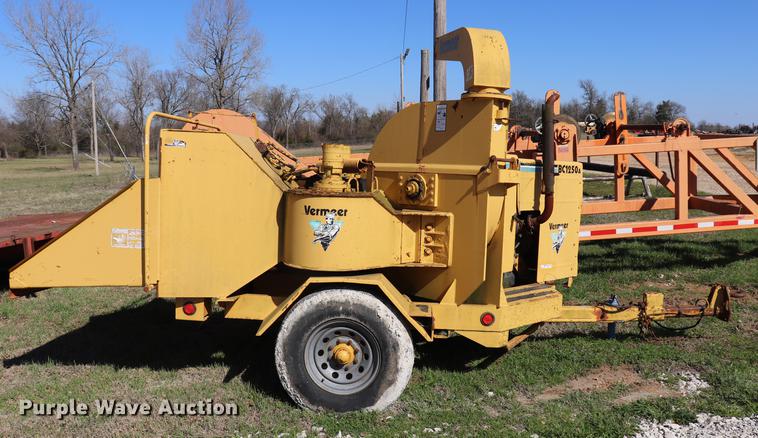 image for item EJ9765 1998 Vermeer BC1250A wood chipper